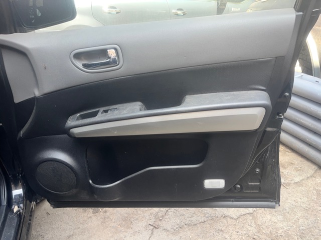 Пластик 80900JH11A NISSAN