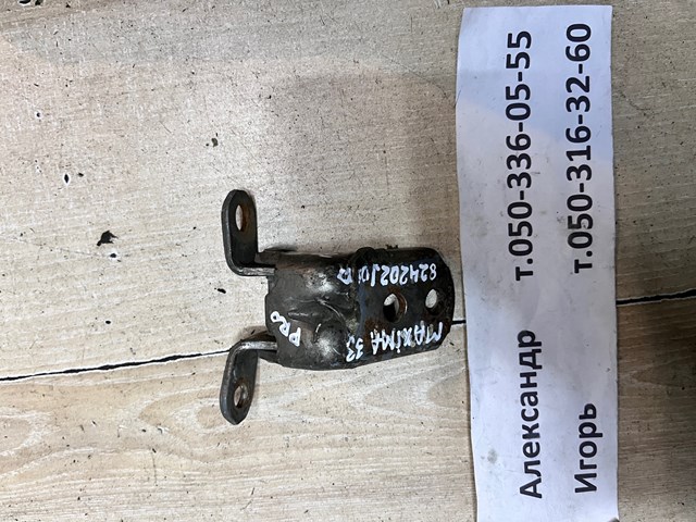 Петля передней двери левая 824202J000 NISSAN