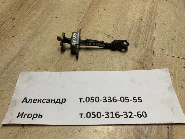 Ограничитель открывания двери, задний правый 82430EA50A NISSAN