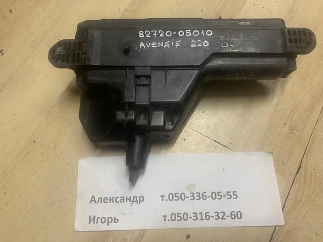 Блок реле и предохранителей 8272005010 TOYOTA