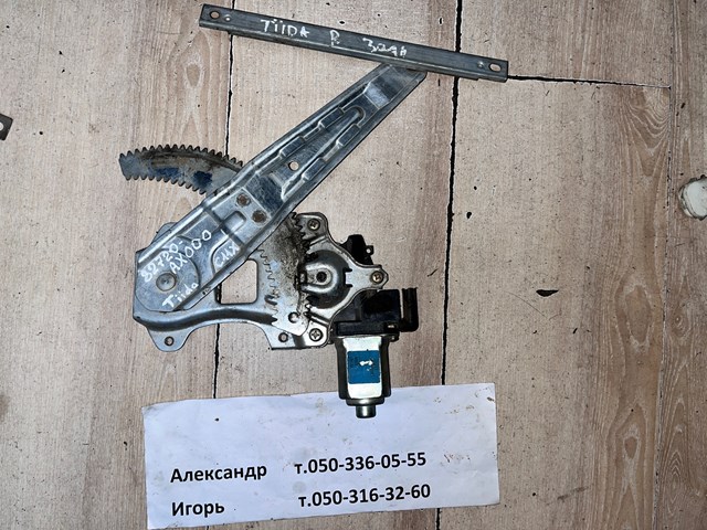 Моторчик стеклоподъемника двери задней, правой 82730AX001 NISSAN
