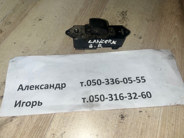 Кнопки заднего правого стеклоподъёмника 8608A066 MITSUBISHI