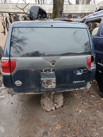 Задняя дверь 901000X030 NISSAN