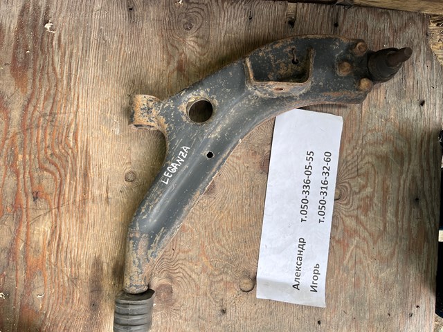 Правый рычаг передней нижней подвески 96213118 GM