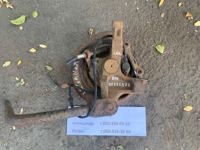 Кулак поворотный правый 96225872 GM