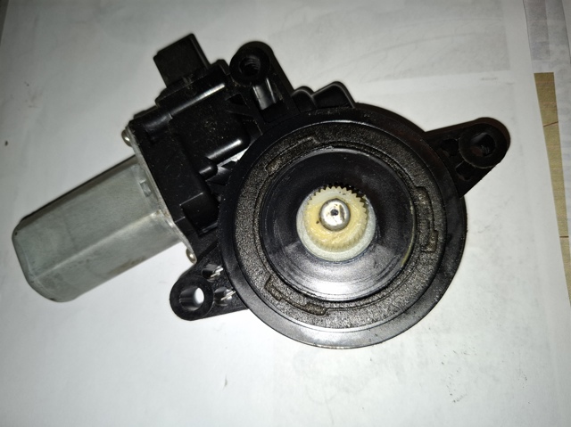 Мотор стеклоподъемника двери передней, правой D01G5858XB MAZDA