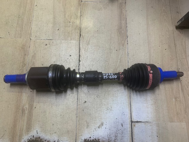 Полуось передняя левая GG3025600 MAZDA