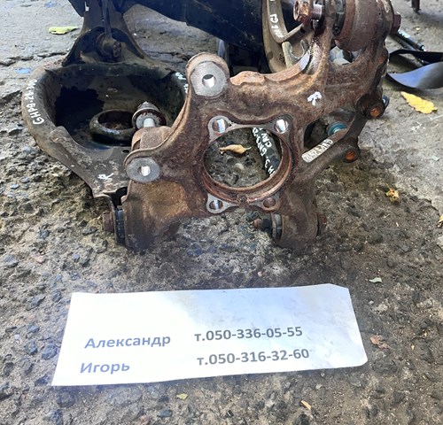 Цапфа (поворотный кулак) задний правый GHP92611X MAZDA