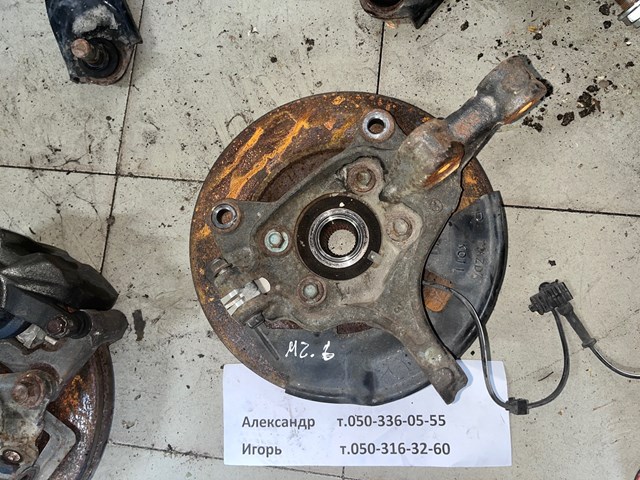 Цапфа передняя левая GHP933031 MAZDA