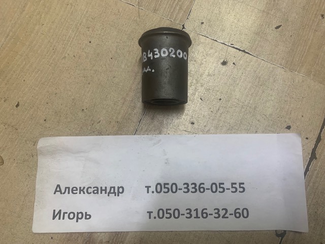Сайлентблок верхнего рычага передней подвески MB430200 MARKET (OEM)