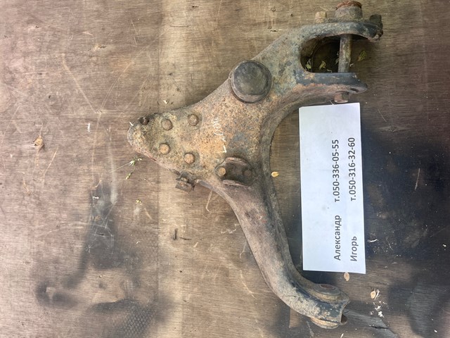 Рычаг передней подвески нижний, правый MR296268 MITSUBISHI
