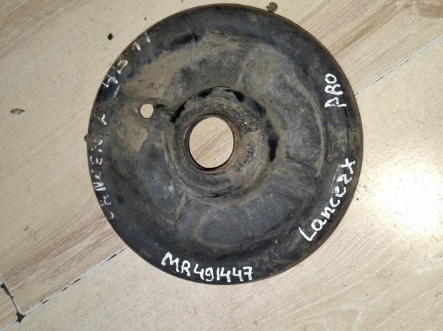 MITSUBISHI MR491447 Тарелка передней пружины верхняя металлическая в наличии Тернополь