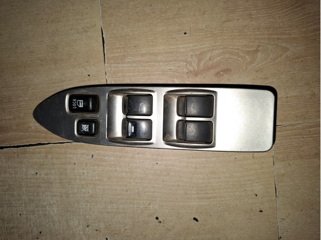 Кнопки переднего левого стекло подъёмника MR587943 MITSUBISHI