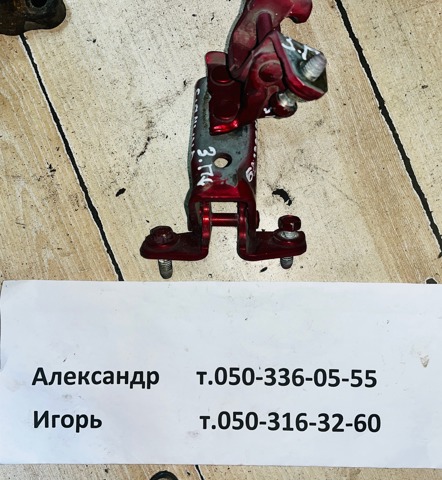 Петля задней двери, правой MR599602 MITSUBISHI
