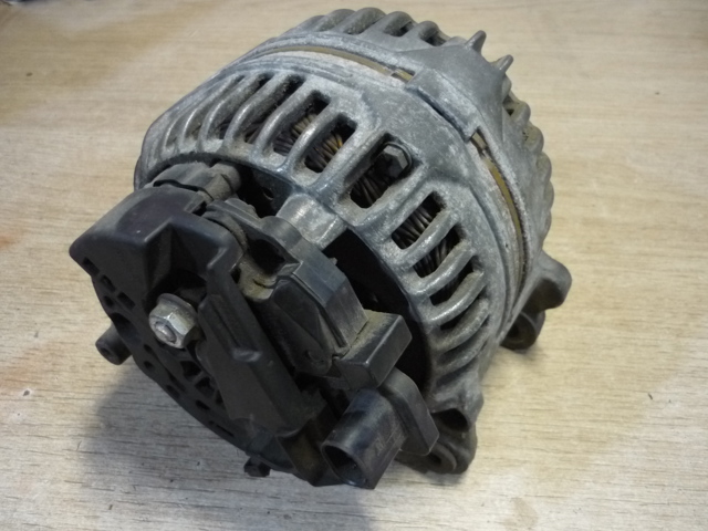 Генератор автомобиля Ауди А4 Avant B5