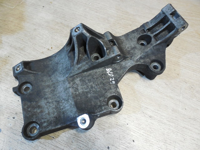 Кронштейн генератора натяжной 03G903139F VAG