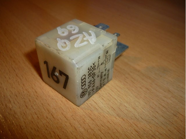 Реле топливного насоса Фольксваген Пассат B2