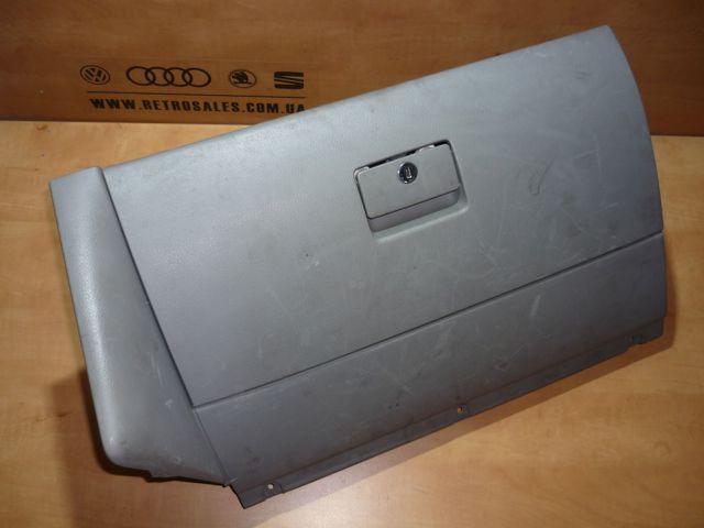 Бардачек 1J1857101A3SG VAG