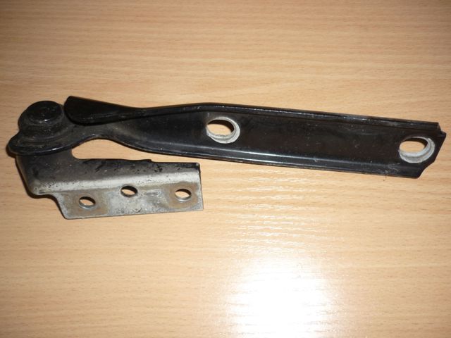 Завес капота, левый 3B0823301A VAG