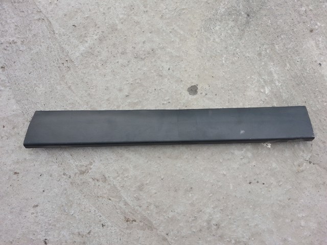 Накладка двери задней правой нижняя 3B0854950BB41 VAG