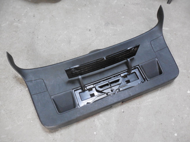 Пластик пятой двери 3C9867605G9B9 VAG