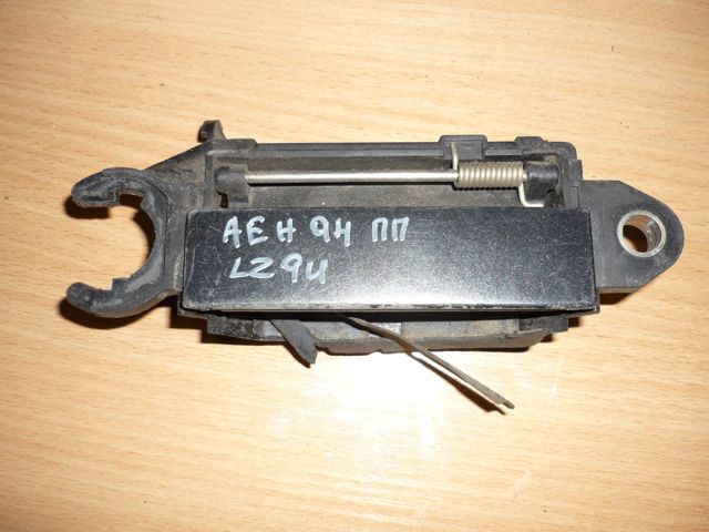 Ручка передней двери наружная, правая 4A0837206J VAG