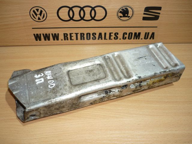 Кронштейн усилителя заднего бампера 4B0807332D VAG