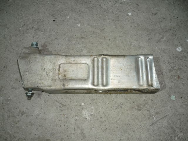 Кронштейн усилителя заднего бампера 4B0807332H VAG