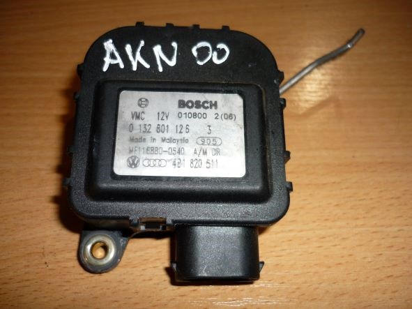 Моторчик заслонки печки 4B1820511 VAG