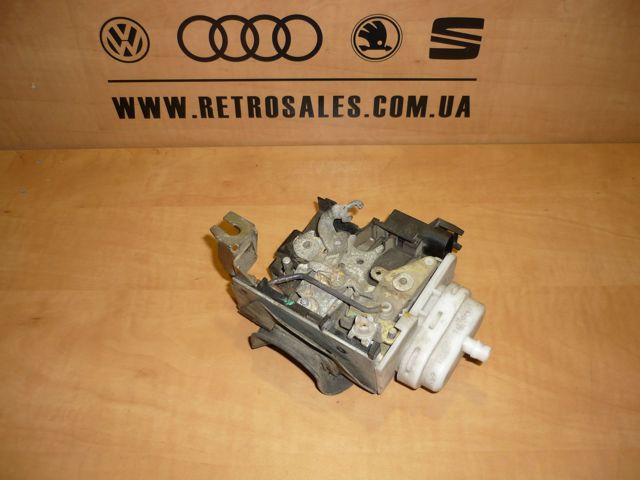 Замок передней пассажирской двери 4D1837016D VAG