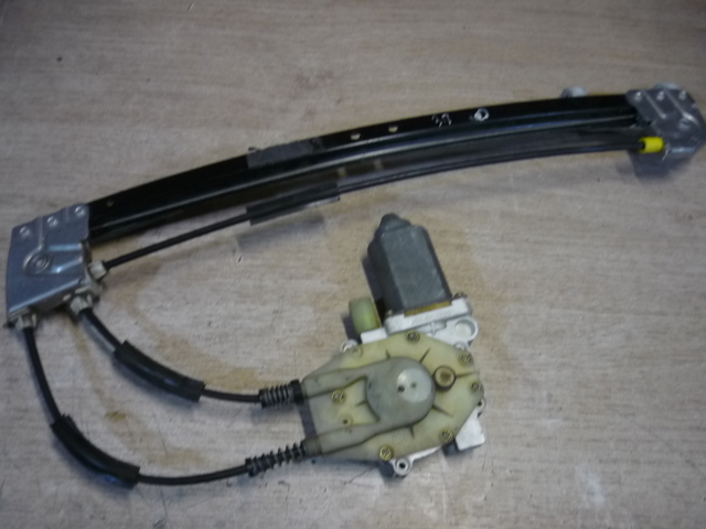  Механизм стеклоподъемника правой задней двери 51358159836 BMW