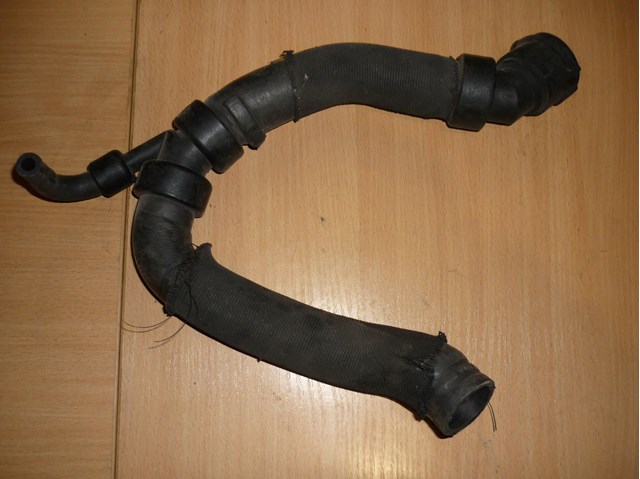 Патрубок системы охлаждения 8D0121101AH VAG