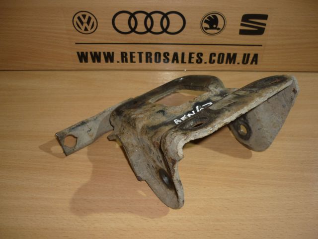 Кронштейн задней балки 8D0501544B VAG