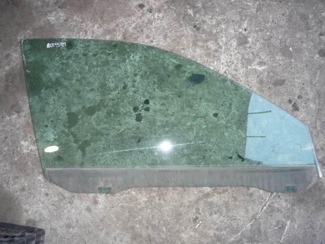 Стекло двери передней правой 8D0845202 VAG