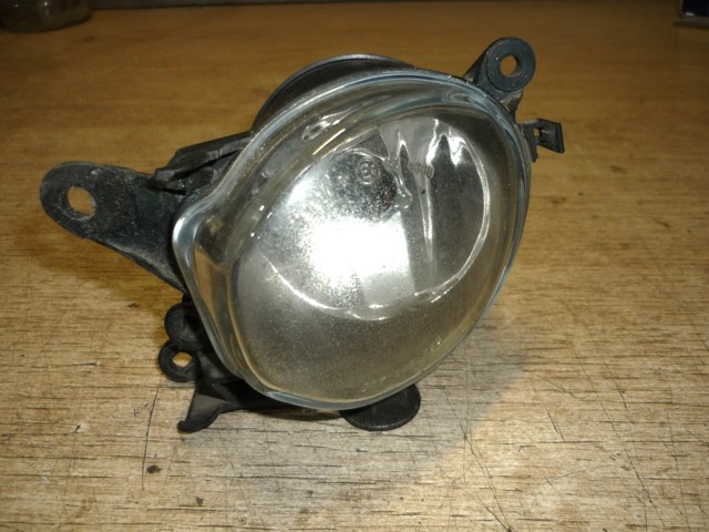 Фара противотуманная, левая 8D0941699B VAG