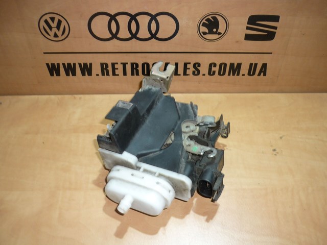 Дверной замок передний правый Audi A4 B5