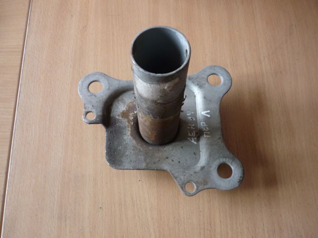 Кронштейн усилителя переднего бампера 8L0807133A VAG