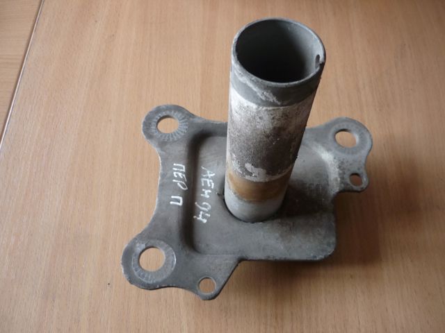 Кронштейн усилителя переднего бампера 8L0807134A VAG
