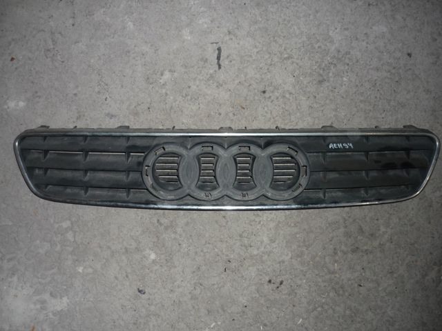 8L08076673FZ VAG Решетка радиатора купить в Винница