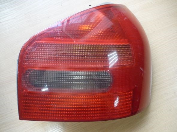 Задний правый стоп 8L0945096A VAG