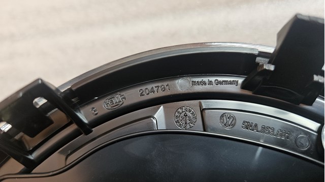 VAG 5NA853601JZA Эмблема решетки радиатора в наличии Одесса