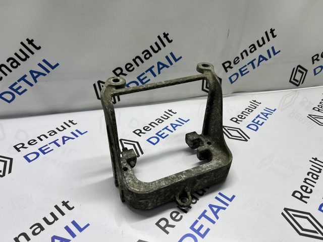 Кронштейн подушки (опоры) двигателя, левой 112225095R RENAULT