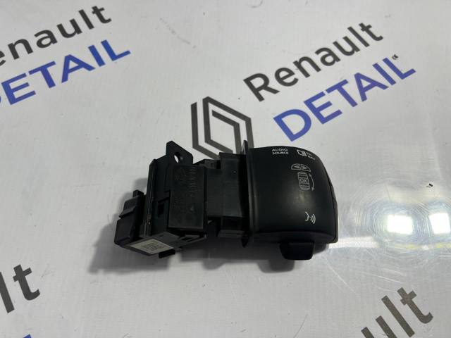Переключатель подрулевой, управления аудио системой 255520014R RENAULT