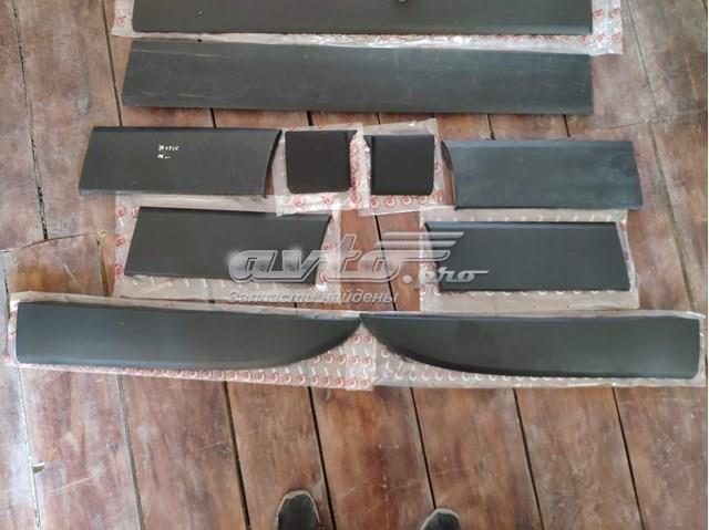 Накладка стойки кузова внешняя, передняя правая 768185709R RENAULT
