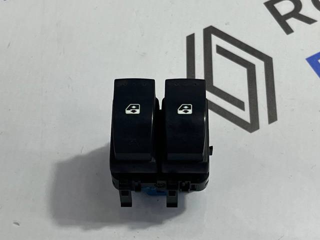 Кнопки переднего левого стекло подъемника 8200108269 RENAULT