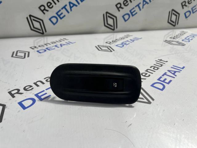 Накладка кнопки стеклоподъемника переднего правого 8200206603 RENAULT