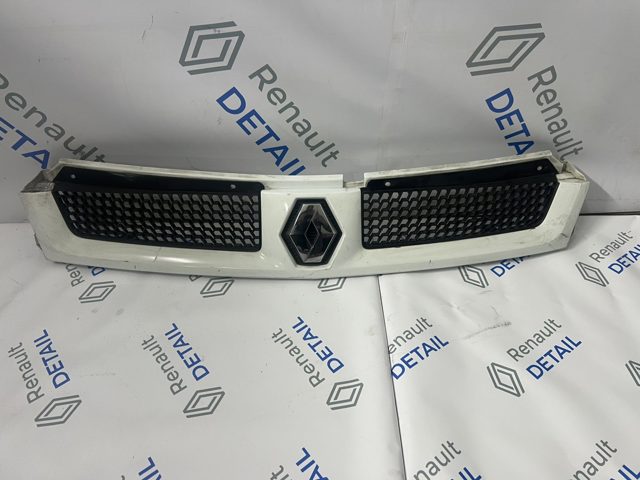 Решетка радиатора 8200233765 RENAULT