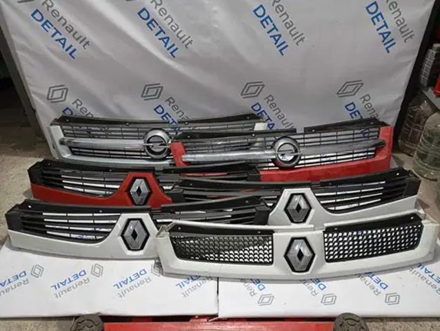 Решетка радиатора 8200426365 RENAULT