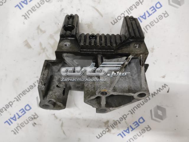 Кронштейн подушки (опоры) двигателя, правой 8200454462 RENAULT