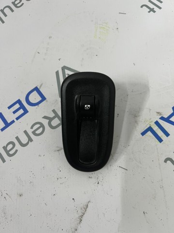 Кнопки переднего правого стеклоподъёмника 8200548968 RENAULT